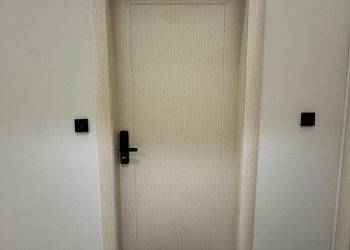 استديو بسرير ماستر وجلسة جانبية