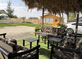 مزرعة بكوخ وإطلالة على الحديقة