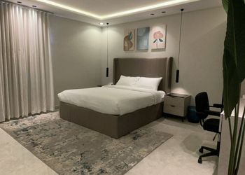 استديو بأثاث مريح وبسيط