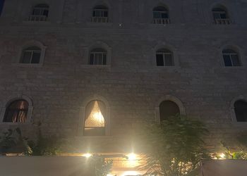 شقة بغرفتين نوم وصالة