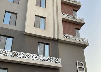 استديو بسرير مريح وتصميم هادئ 