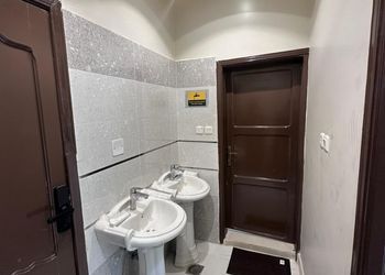 استديو بسرير ماستر وجلسة جانبية