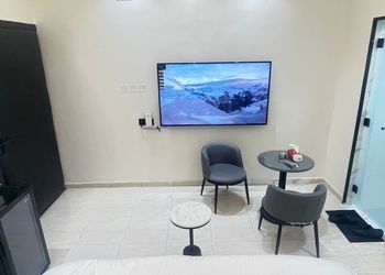 استديو بأثاث مريح وبسيط 
