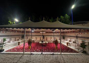 مزرعة بمناظر خلابة وجلسة خارجية 