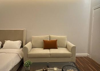 استديو بسرير ماستر وجلسة جانبية 