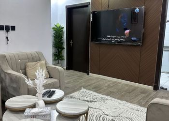 شقة بغرفة معيشة وغرفتين نوم 