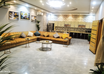 شاليه بمسطح اخضر وجلسة خارجيه