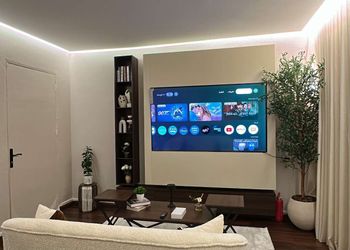 استديو بألوان مريحة وأثاث راقي