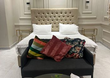 استديو بأثاث مريح وبسيط 
