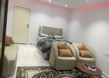 استديو بسرير ماستر وأثاث مريح 