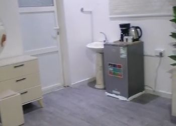 استديو بسرير ماستر وجلسة جانبية 