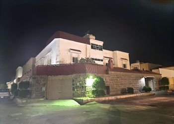 شقة بغرفتين نوم وصالة