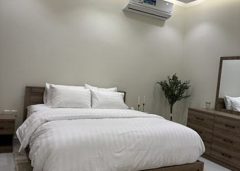 استديو بسرير ماستر وجلسة 