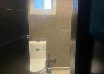 استديو بأثاث مريح وبسيط 