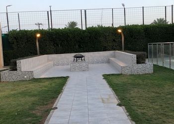 استراحة بجلسه مطله على المسبح