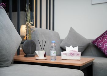 استديو بأثاث مريح وبسيط 