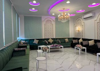 استراحة بمسطح اخضر وجلسة خارجية