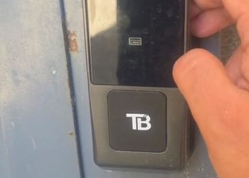 شقة بغرفة معيشة وغرفتين نوم 