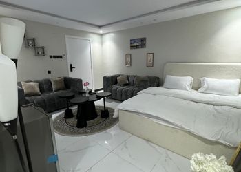 استديو بسرير ماستر وجلسة جانبية