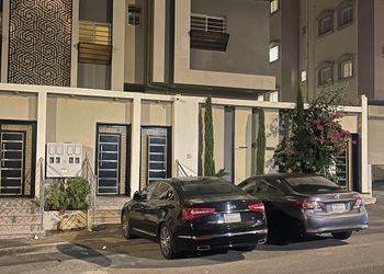 استديو بسرير ماستر وجلسة جانبية 