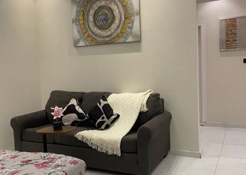 استديو بأثاث مريح وبسيط 