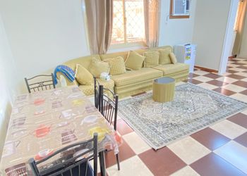 استديو بسرير ماستر وجلسة مريحة 