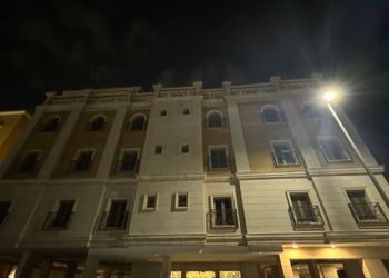 استديو بأثاث مريح وبسيط 