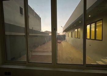 شقة بصالة جلوس وغرفة نوم 