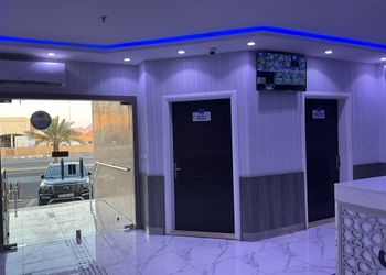 استديو بأثاث مريح وبسيط 