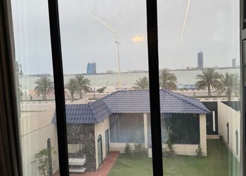 شاليه باطلاله على البحر