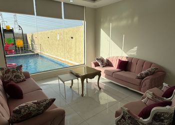شالية بمجلس مطل على المسبح 