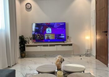 شقة بغرفة معيشة وغرفة نوم 