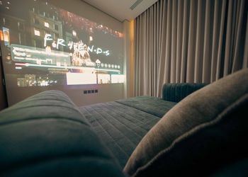 شقة غرفتين و سينما و جاكوزي ببرج