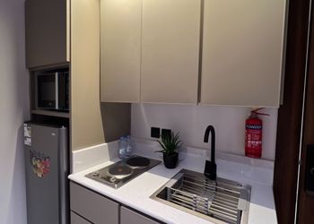 شقة بصالة انيقة وغرفة نوم