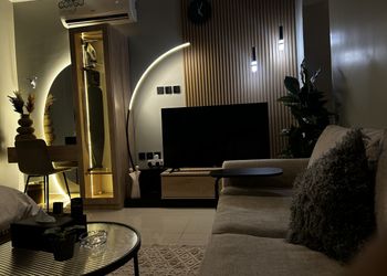 استديو بسرير ماستر وجلسة 