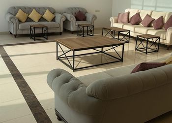 شاليه بمسطح اخضر ومسبح