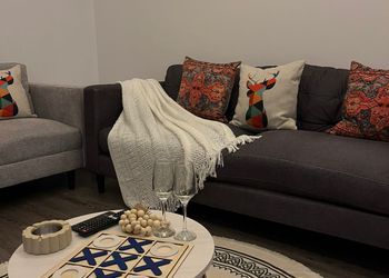 شقة بغرفتين نوم وصالة 