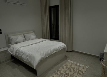 شقة بغرفتين نوم وصالة