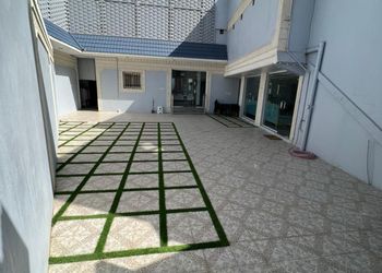استراحة بمجلس وفناء خارجي 