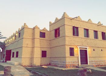 مزرعة بفيلا تراثية مودرن و إسطبل