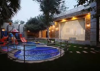 شاليه بمسبح وألعاب مائية