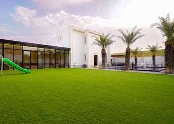 استراحه بمسبح كبير 