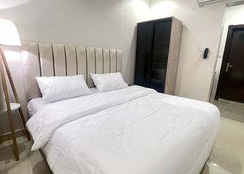 استديو بأثاث مريح وبسيط