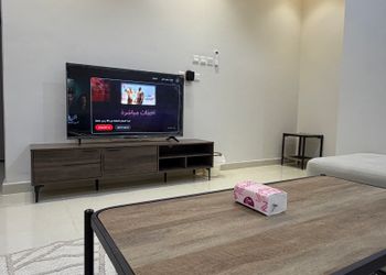 شقة بثلاث غرف نوم وصالة