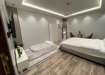استديو بسرير ماستر وجلسة جانبية