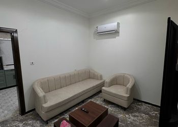 شقة بغرفتين نوم وصالة ومجلس