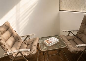 استديو بسرير ماستر وجلسة جانبية 