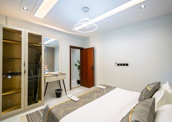 شقة بغرفة معيشة وغرفة نوم 