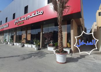 شقة بصالة مريحة وتصميم هادئ