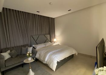 استديو بسرير ماستر وجلسه جانبيه
